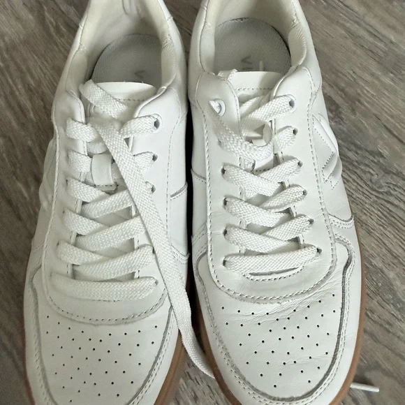 Vionic White Leather Women's Sneakers with Gum Sole VIONIC
Kimmie Court - Picture 2 of 10